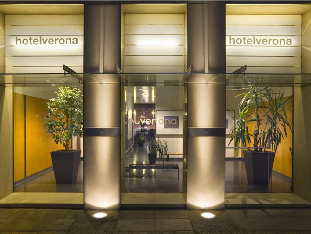 Фото Hotellook находит стоимость отелей ниже
