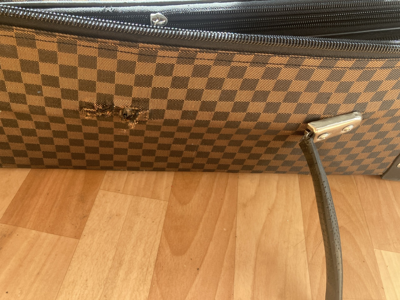Фото Arab Arabia ужасная компания, сломала мне чемодан в результате перевозки и отказывается компенсировать его стоимость