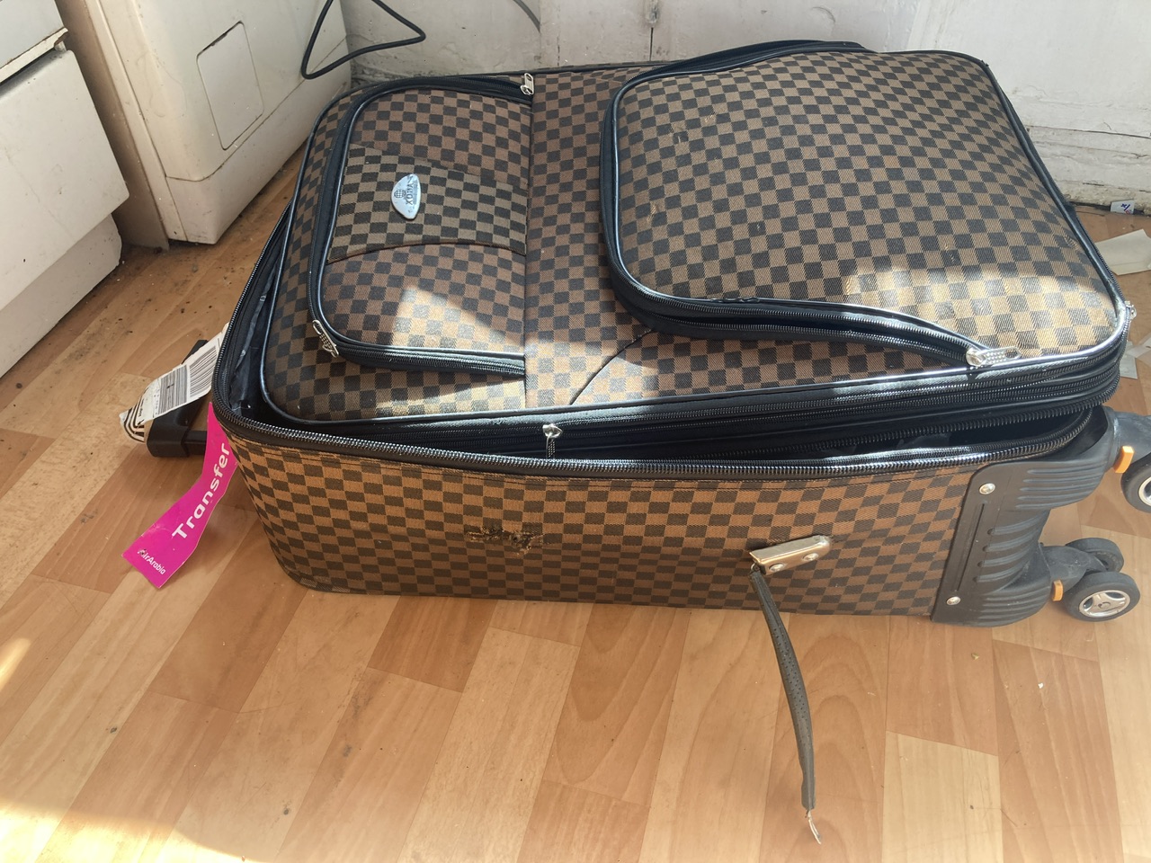 Фото Arab Arabia ужасная компания, сломала мне чемодан в результате перевозки и отказывается компенсировать его стоимость