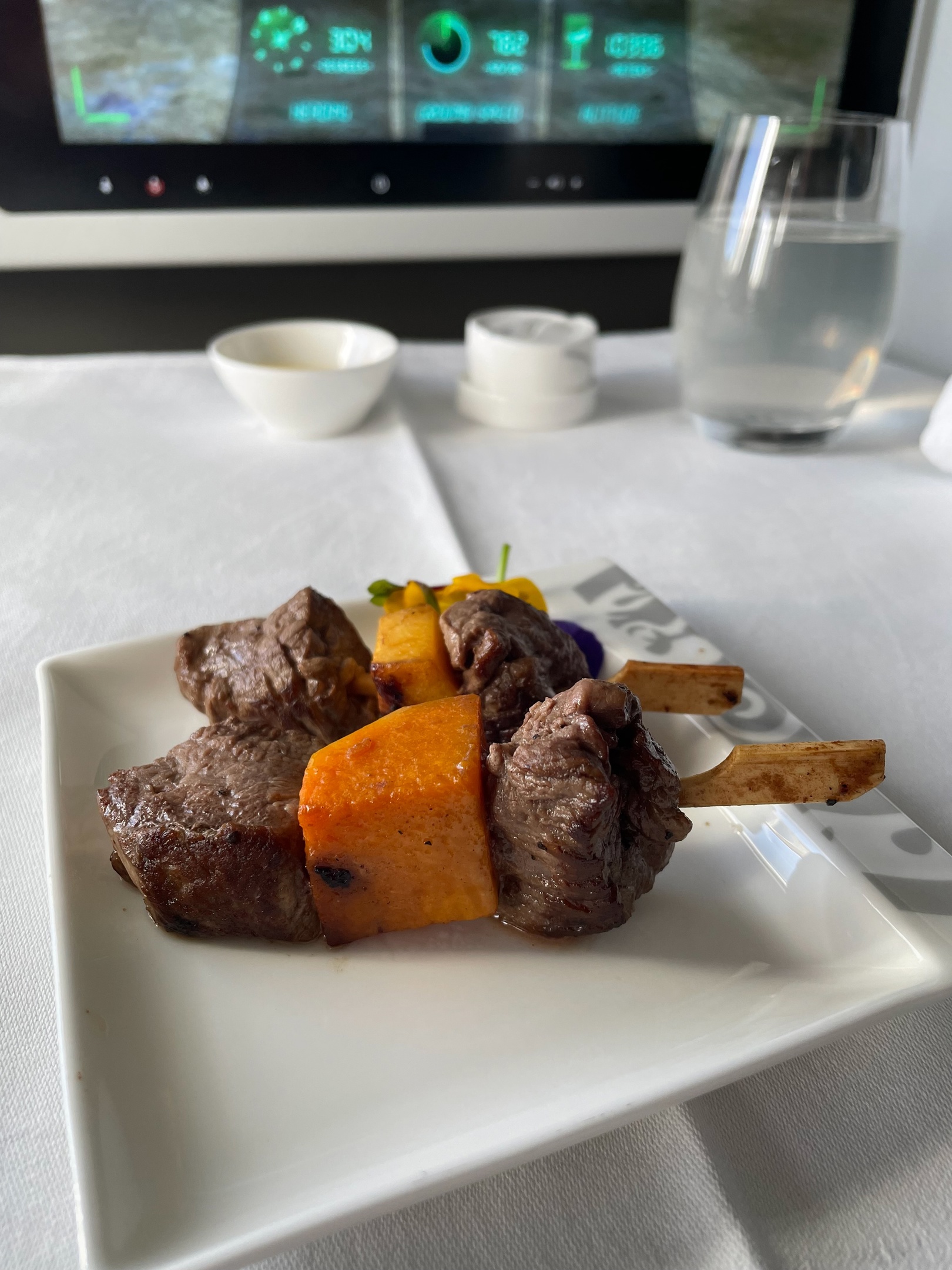 Фото Полёт отличный, всё съедобное и вкусное, но шампанское быстро кончилось.