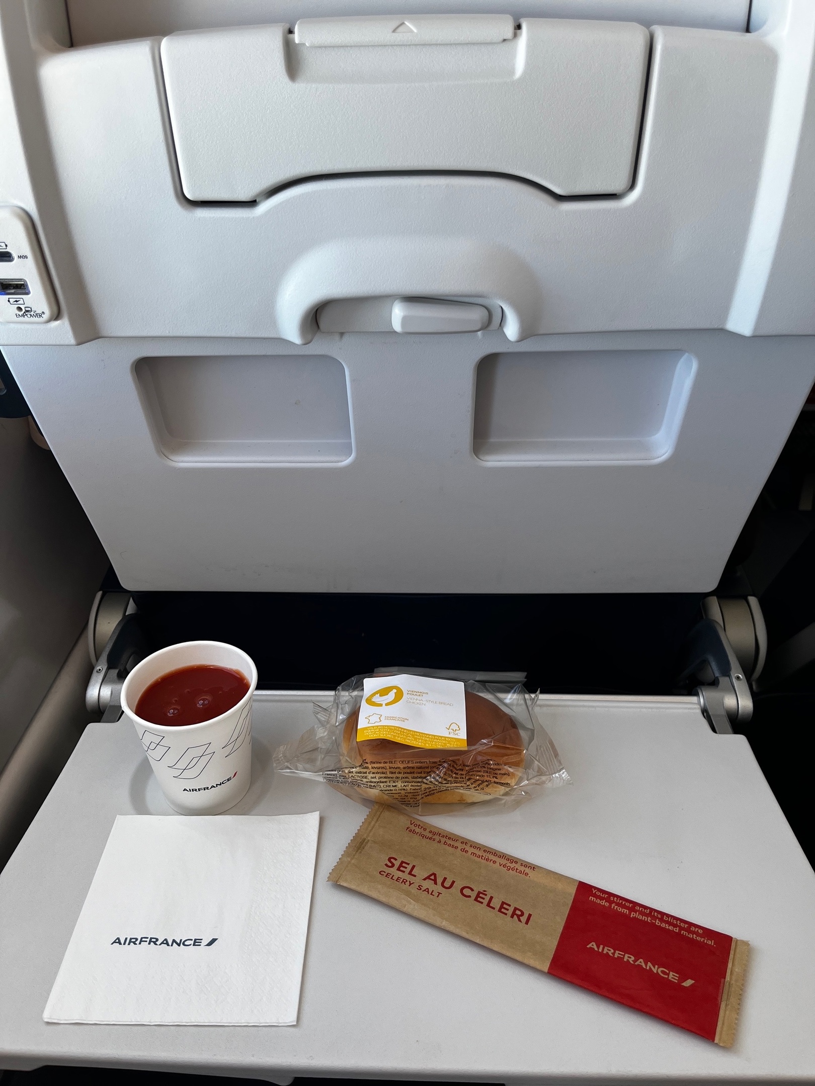 Фото Летал в апреле 2024 года на Air France, рейс Париж - Мюнхен на А220-300 в Эконом-классе