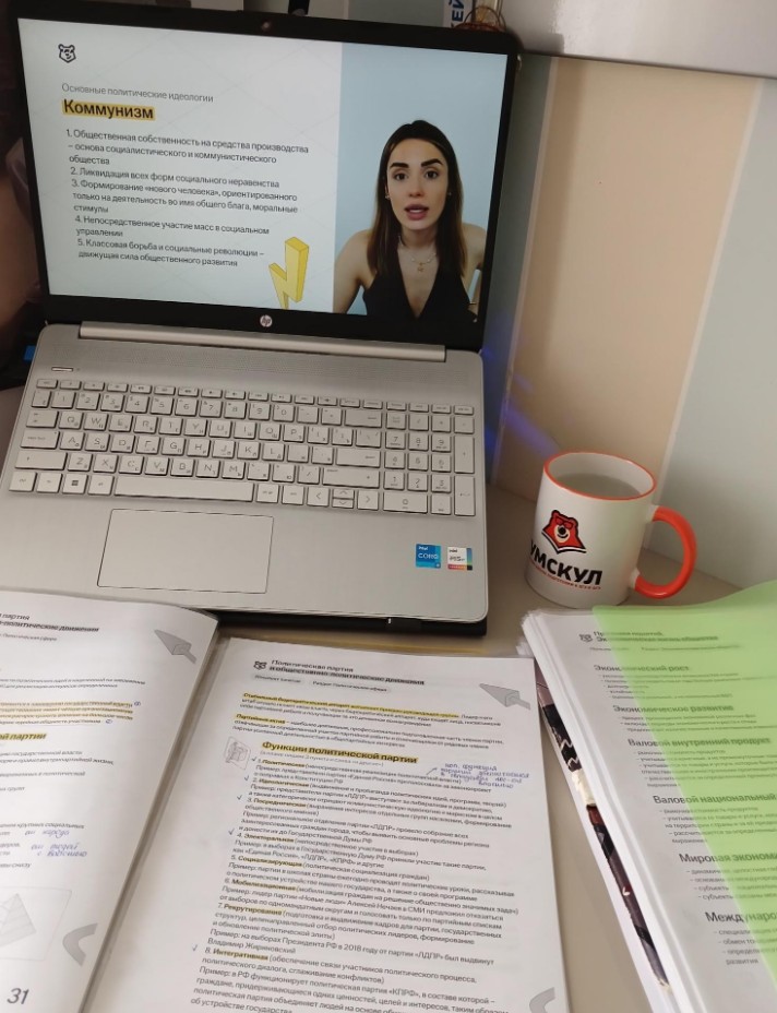 Фото Удобная платформа, цена, доп материалы и преподаватели, мне порой не хватало практики второй части по математике и обществознанию, я не всегда вывозила нагрузку.