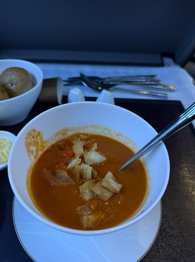 Фото Все очень вкусно в бизнесе Оман Эйра, правда брали не все из меню.