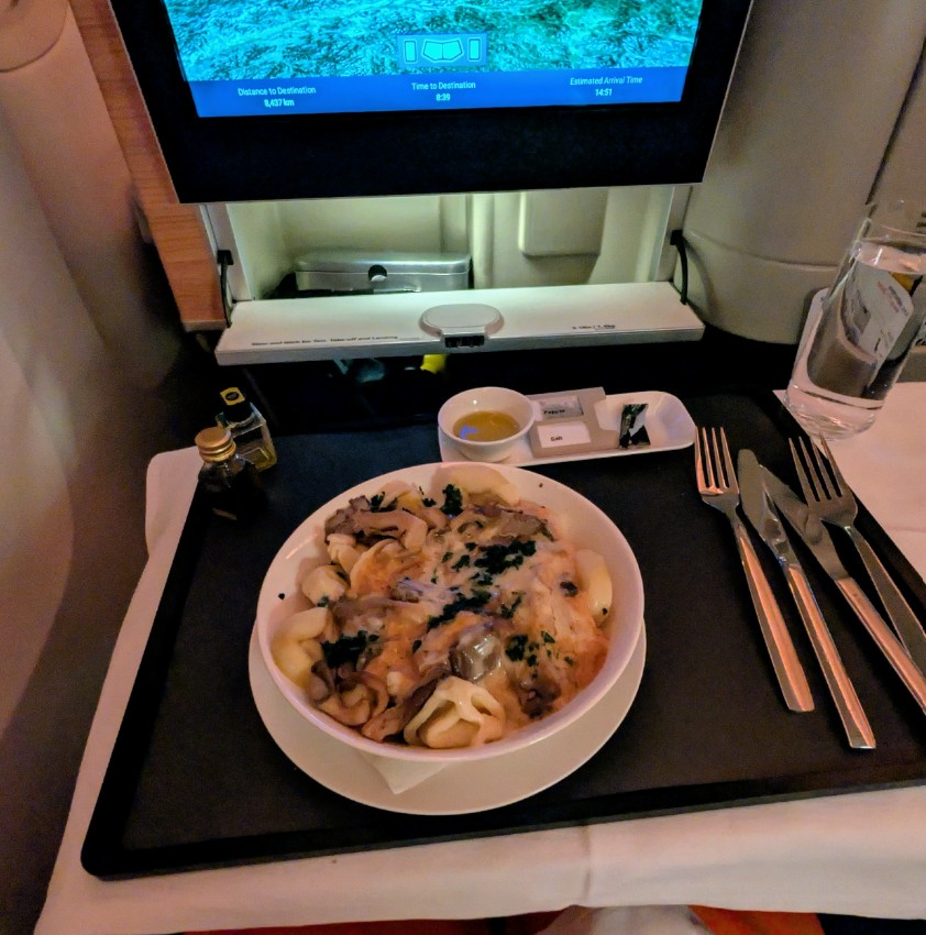 Фото Еда вся безликая и скучная, хотя это бизнесс-класс Swiss Airlines.