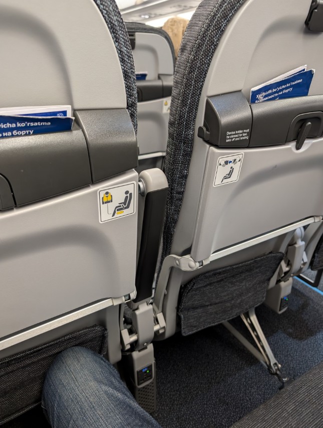 Фото Сам самолёт хороший, с розетками. Билет дешевле поезда, 9$