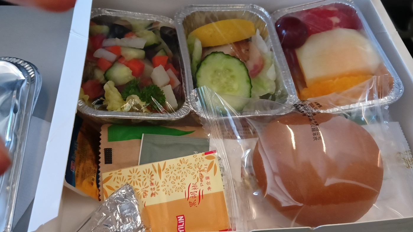 Фото Летела с Хайнаня в Астану на Скате. Кормят в целом хорошо за такие деньги!