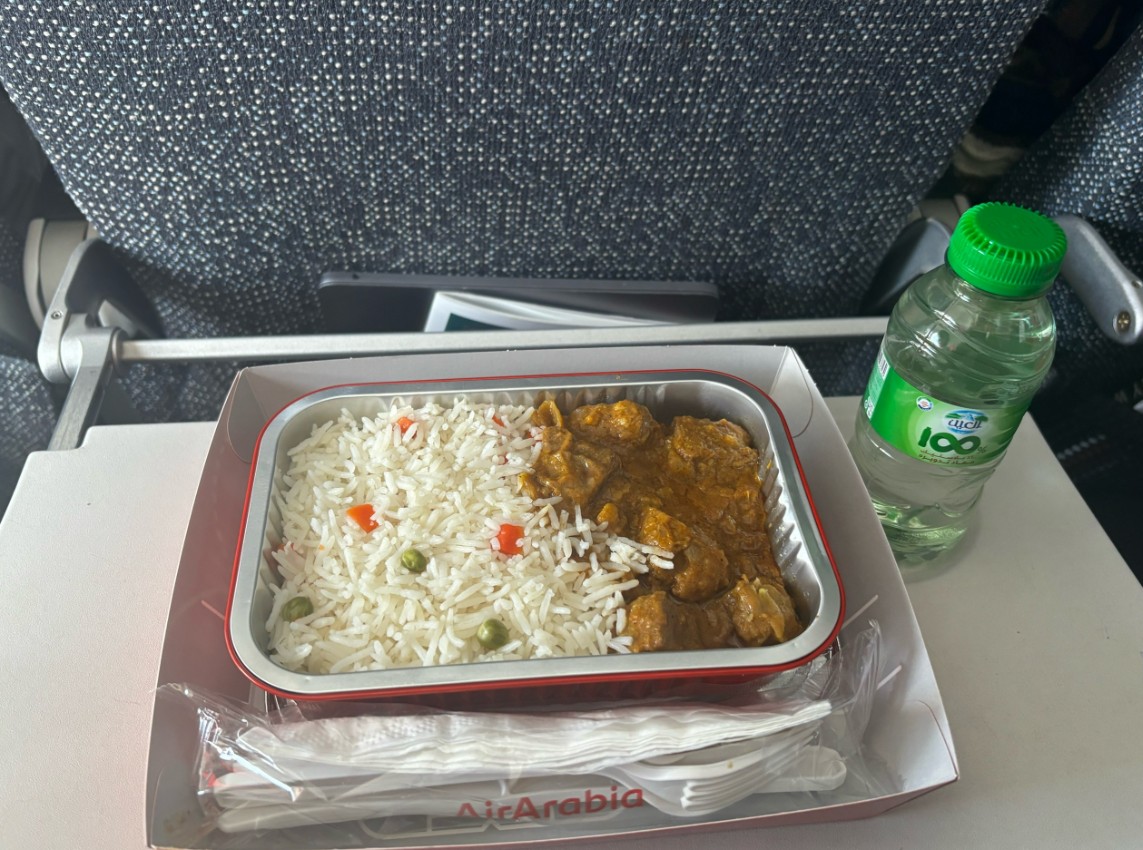 Фото Еда на Air Arabia всегда платная.