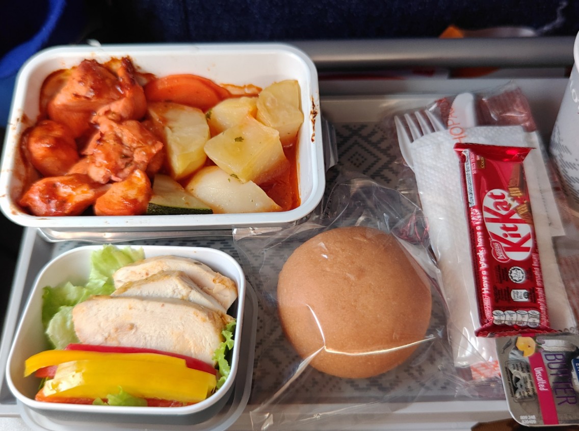 Фото На обоих рейсах бортпроводники вели себя максимально сухо и без улыбки