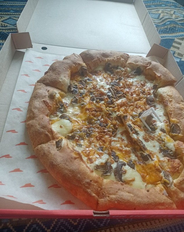 Фото 20 лет назад это была супер-вкусная пицца, а сейчас один стекающий жир