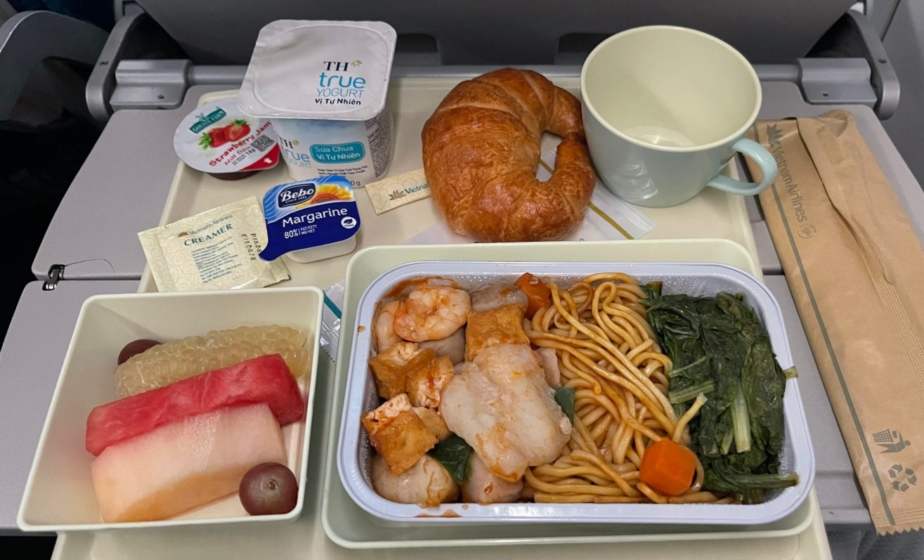 Фото Летел Вьетнамцами в Австралию. Заранее заказал питание морепродукты.