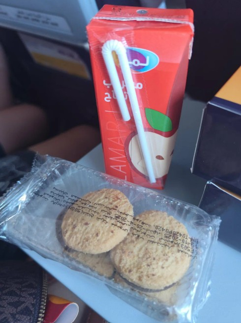 Фото Посадка была очень мягкой, прям волшебной. Но самолёт тесный - ноги деть некуда.