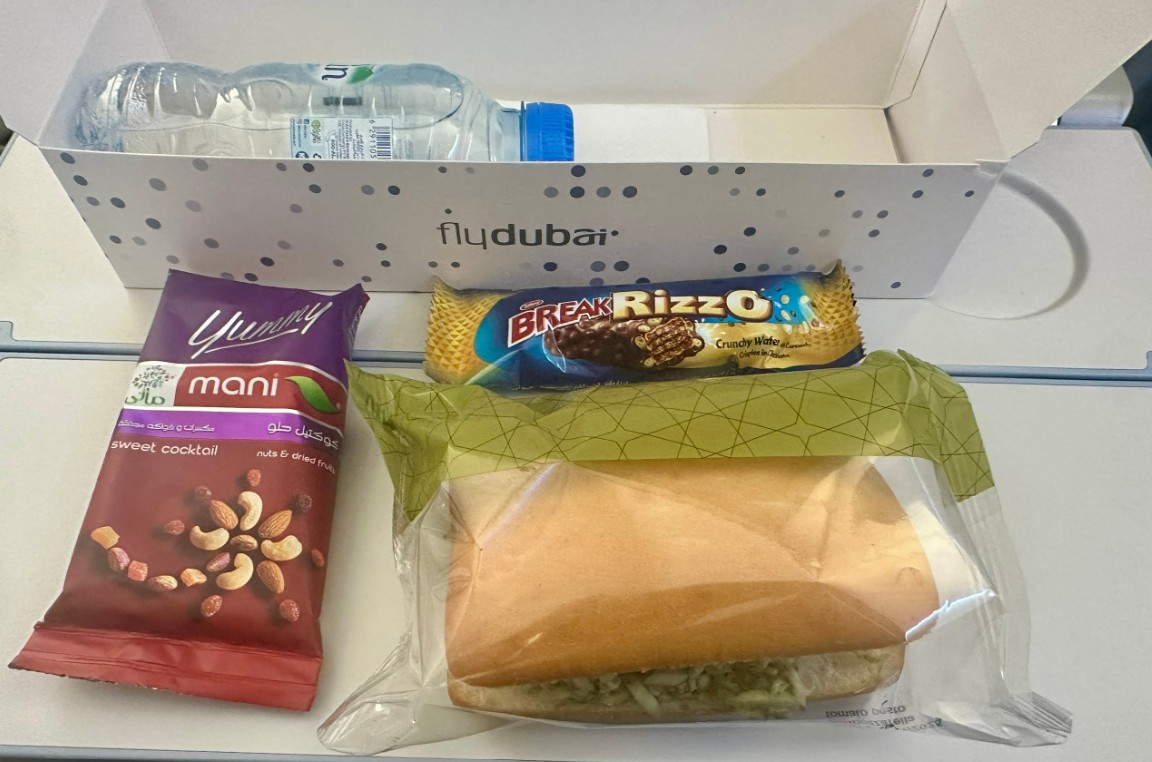 Фото С ноября 2025 года Flydubai начали кормить на рейсах!