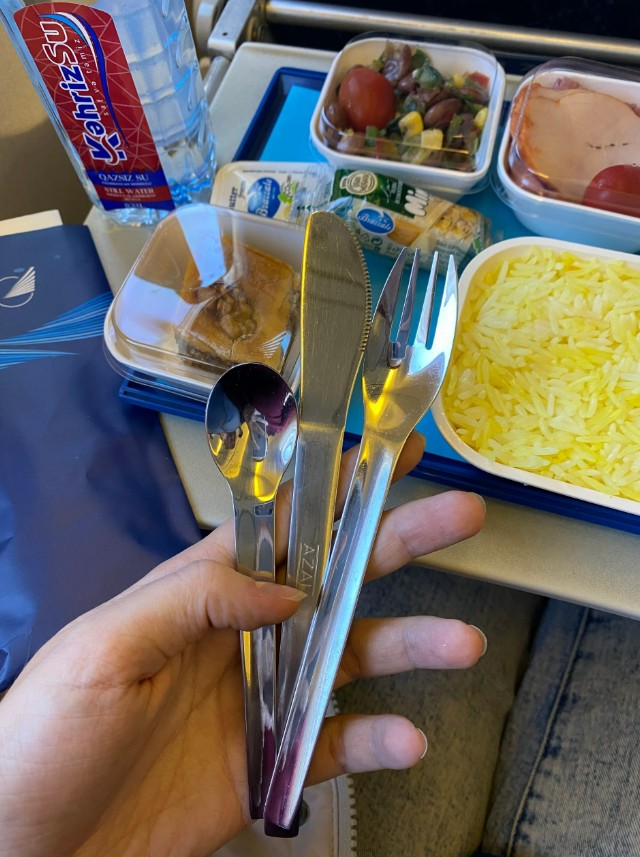 Фото Шампанское и металлические приборы!!! Прекрасный полёт!