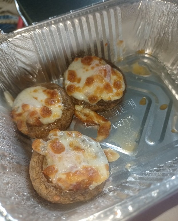 Фото 20 лет назад это была супер-вкусная пицца, а сейчас один стекающий жир