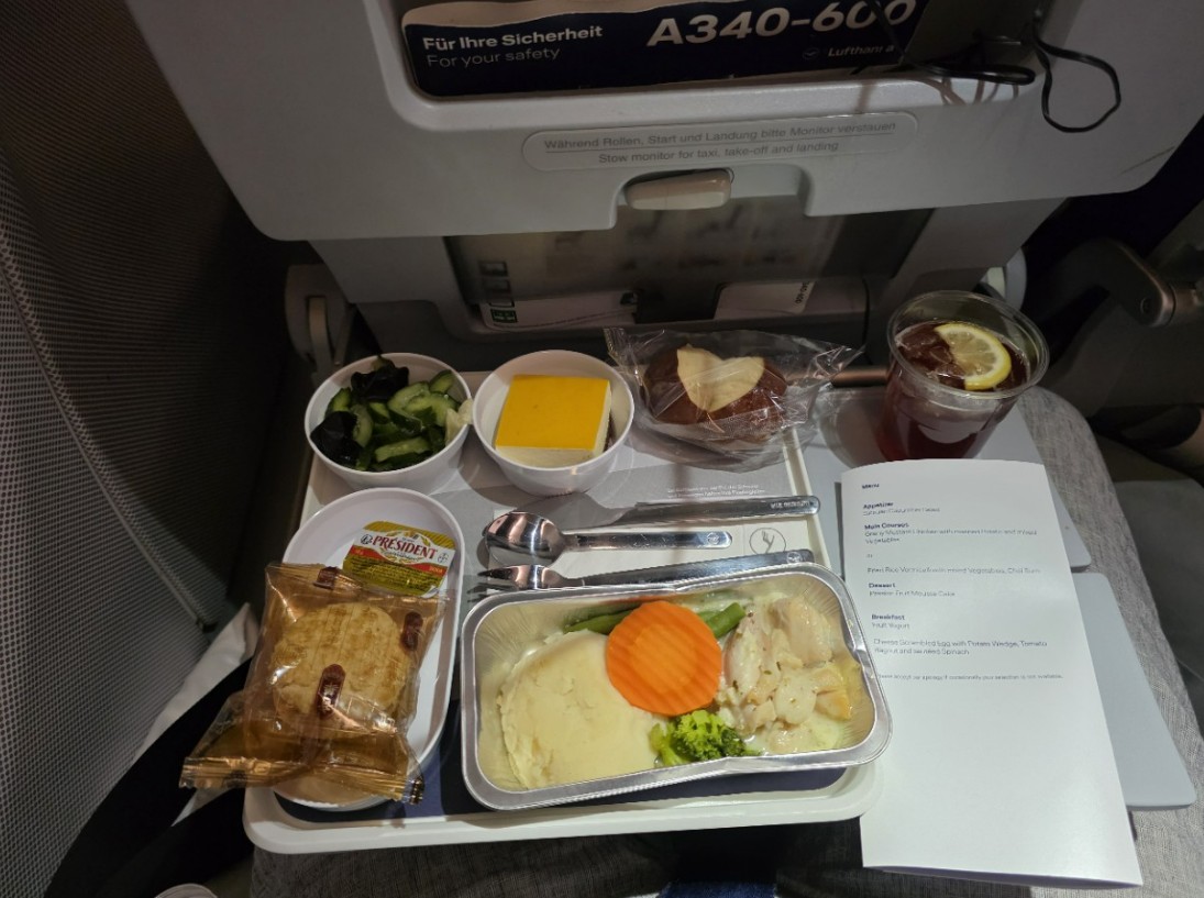 Фото Рейс из Гонконга в Германию Люфтганзой на Эйрбасе.