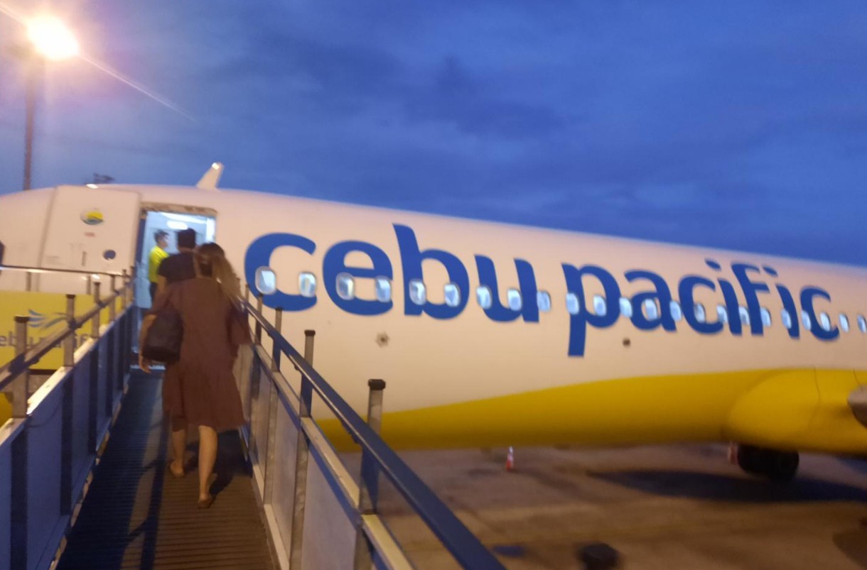 Фото Много места между креслами, но неприятные бортпроводники и жуткая обработка самолета.