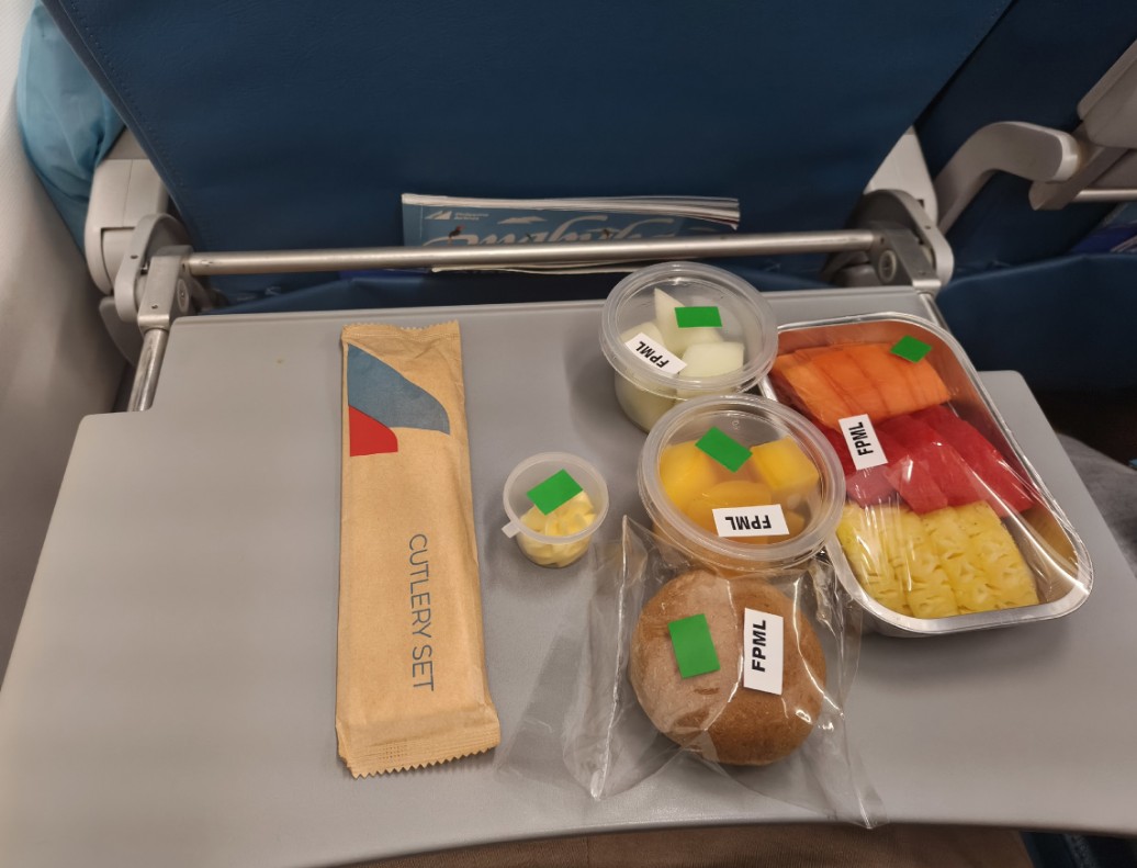 Фото Приятно удивили столовые приборы из дерева, а ещё и ассортимент алкоголя.