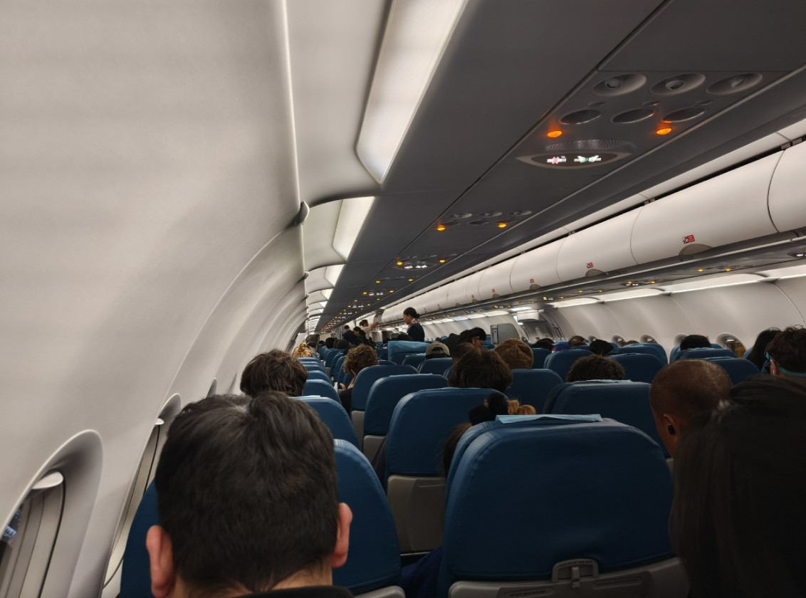 Фото Приятно удивили столовые приборы из дерева, а ещё и ассортимент алкоголя.