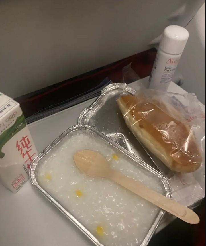 Фото Отвратительная и не пунктуальная авиакомпания! Не пунктуальность и еда!