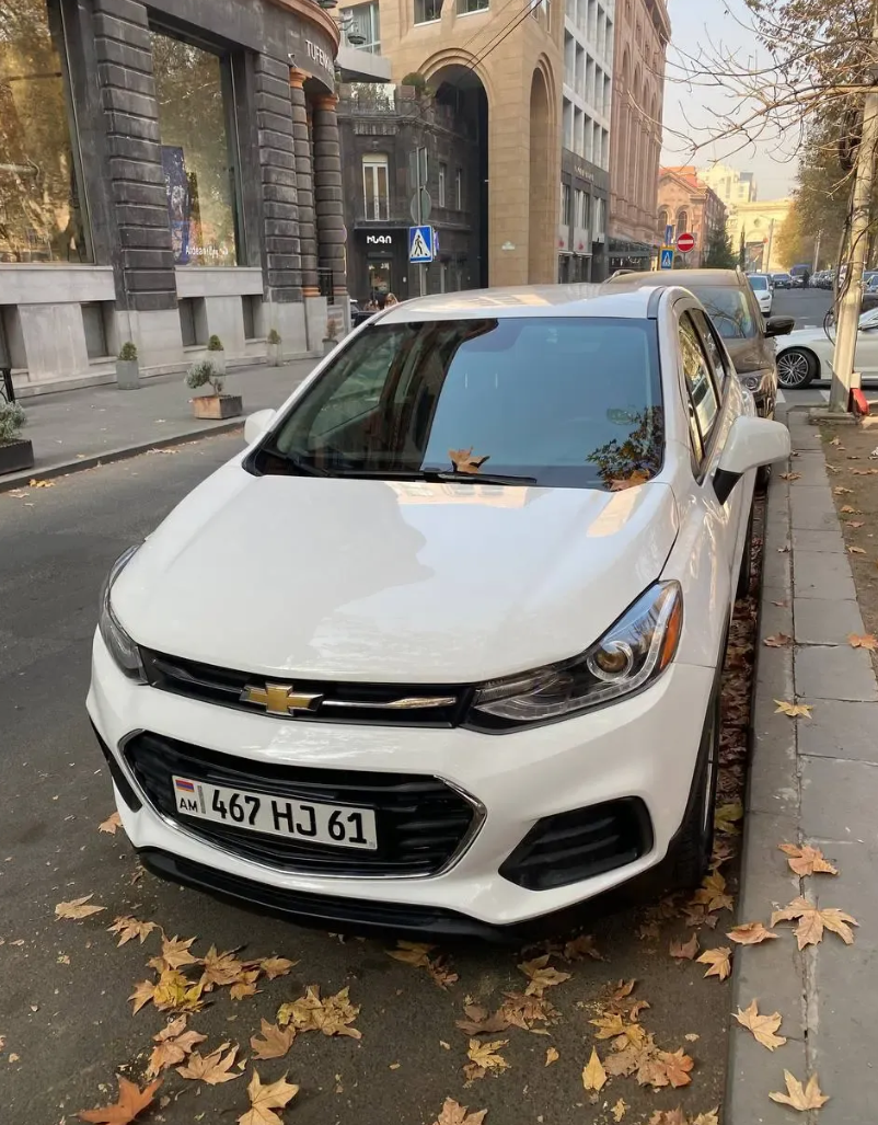 Фото Выдали обещанную машину, но не было балонного ключа и были дефекты по кузову.