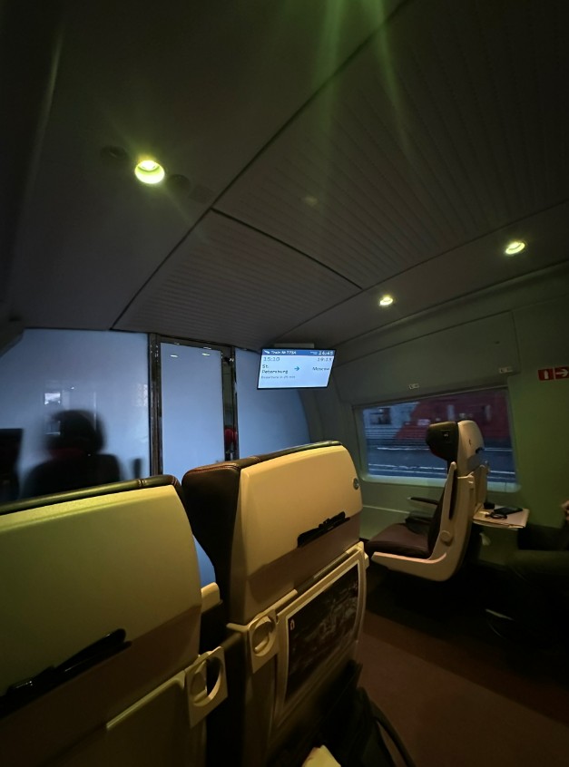 Фото Выбирайте сидения подальше от кабины машиниста.