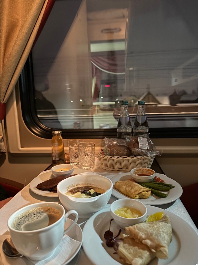 Фото Поезд 004АА из Санкт-Петербурга в Москву в СВ. Огорчило расстройство желудка.