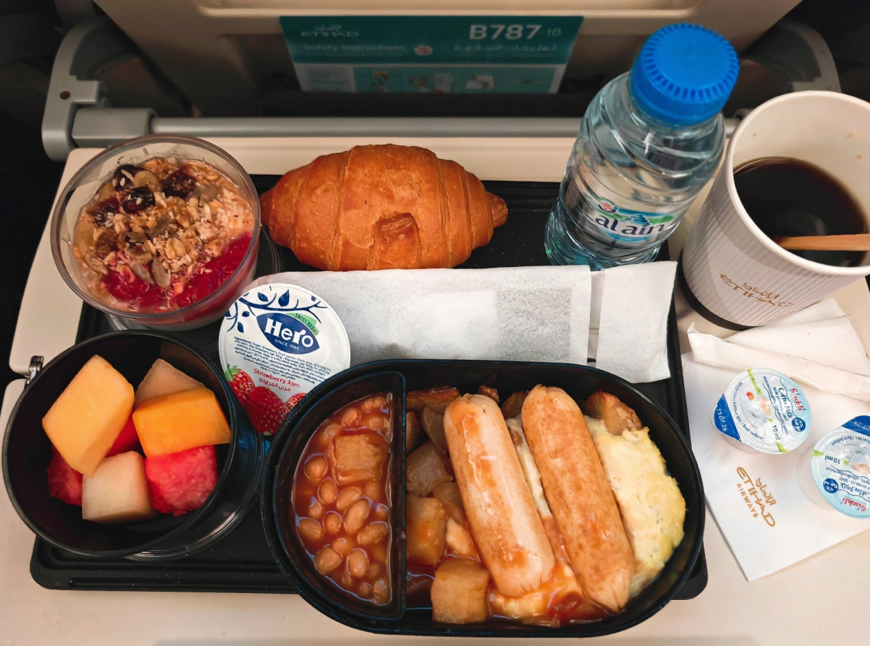 Фото Перелёт Ханой-Абу-Даби-Москва авиакомпанией Etihad Airways: комфорт и развлечения на высоте