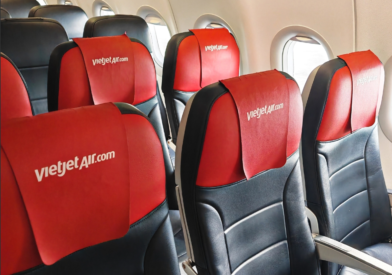 Фото У ВьетДжета включённого питания нет, - всё платно.