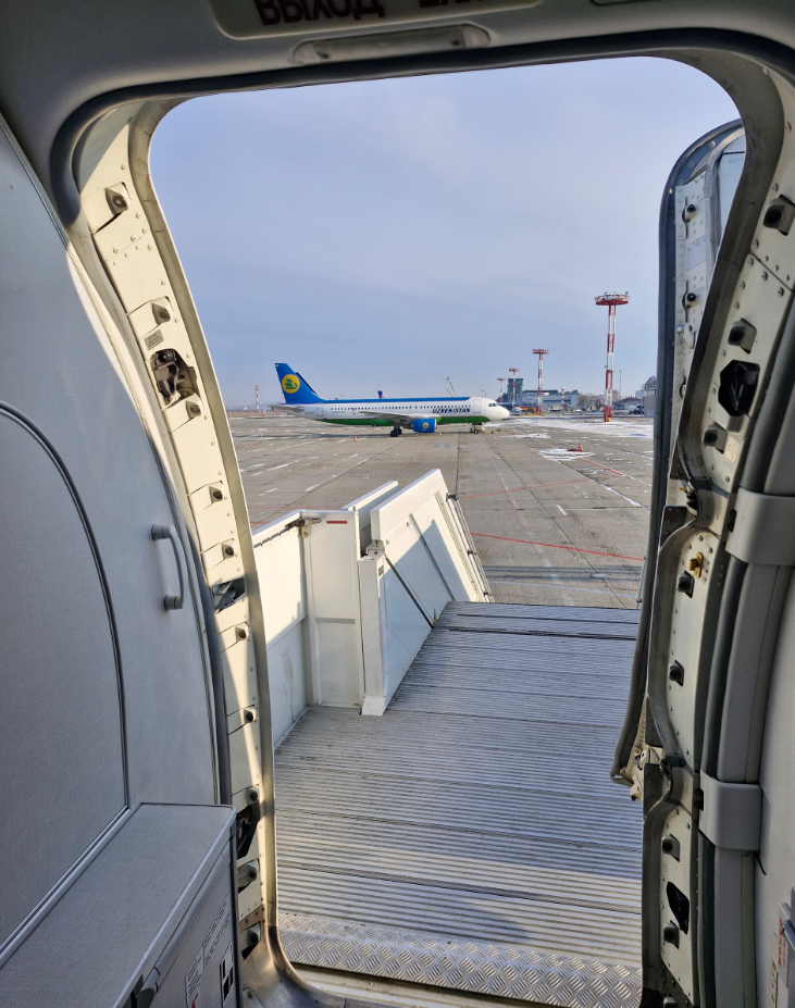 Фото Воздушные приключения рейса DP-155: круги вокруг Эльбруса и гастрономическое спасение в китайском автобусе.