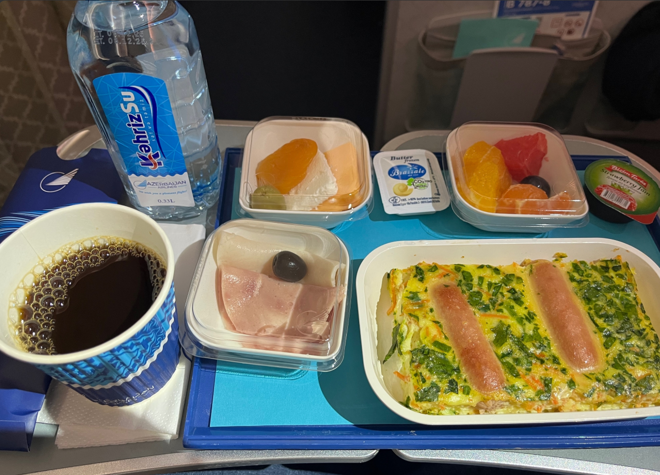 Фото Удобства и вкусное меню в эконом-классе Азербайджана Авиалиний: сравнительный опыт рейсов