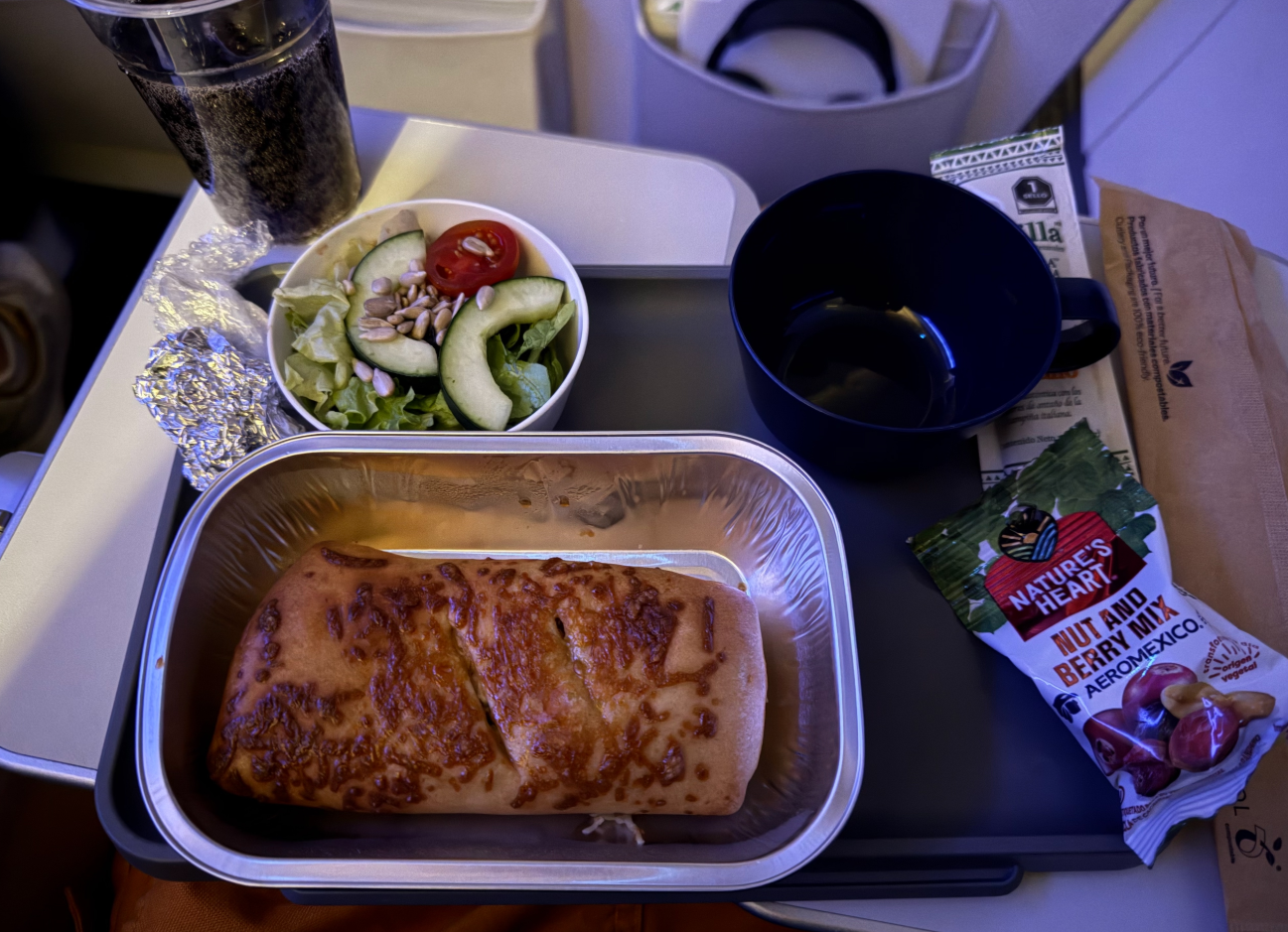 Фото Ночной экспресс AeroMexico: вкус Мексики в небе над Северной Америкой.
