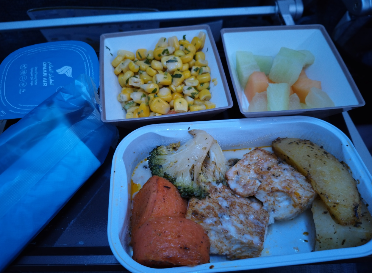 Фото Перелёт Oman Air Москва - Маскат: еда неплохая, но восторгов не вызывает.