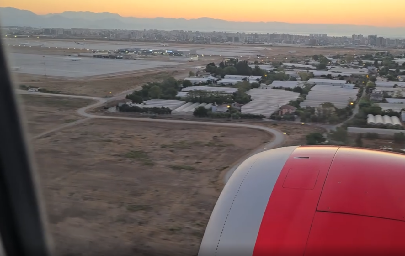 Фото Перелёт Corendon Airlines: плюсы комфорта против минусов багажа и хрупких стаканчиков.