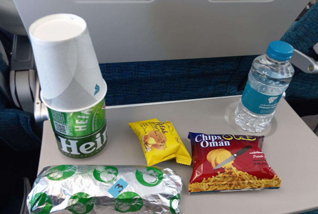Фото Приятный перелет Oman Air: уют и удача в небе.