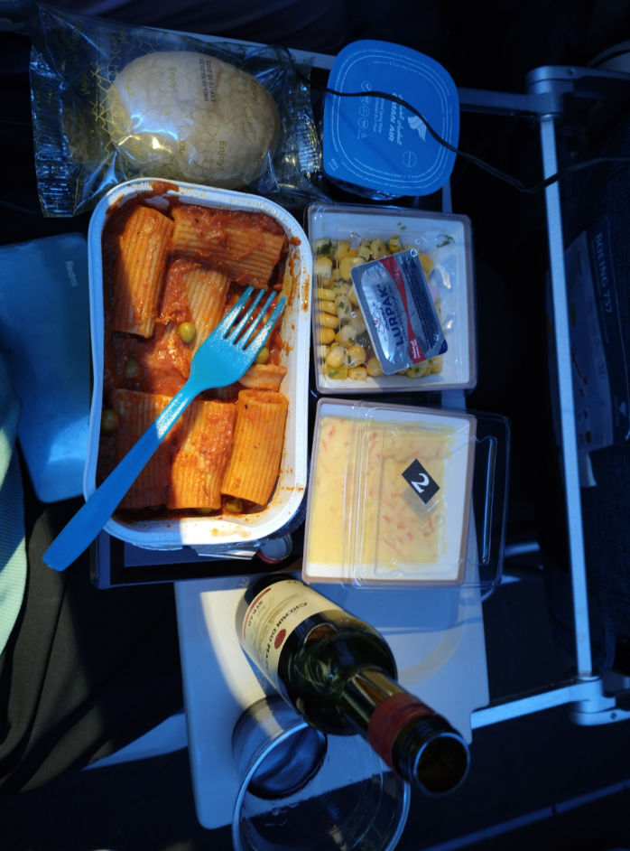 Фото Перелёт Oman Air Москва - Маскат: еда неплохая, но восторгов не вызывает.