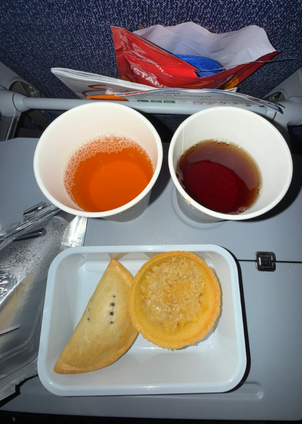 Фото Вот чем кормит Аэрофлот на рейсе из Шанхая в Москву.