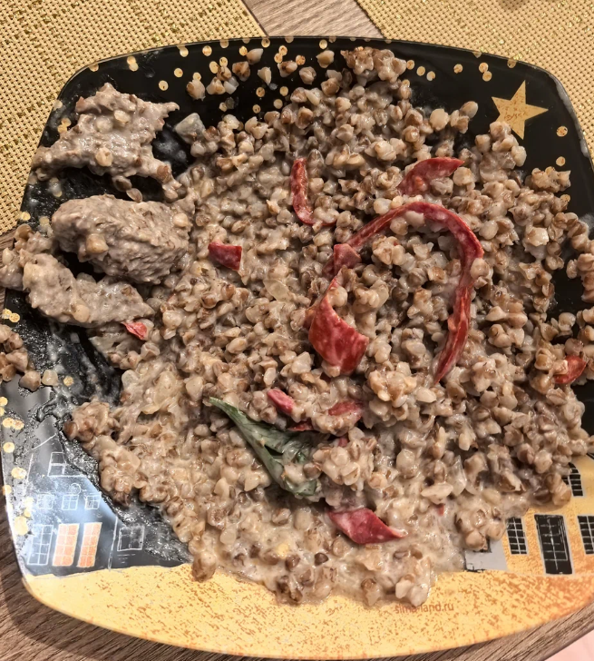 Фото Курьер ни разу не опоздал - это плюс. А вот сама еда на четвёрочку.