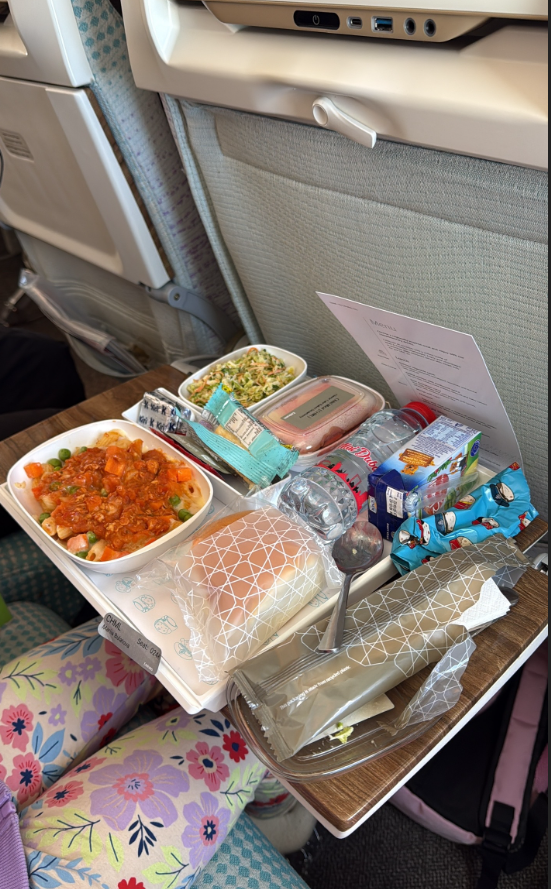 Фото Рейс во Вьетнам через ОАЭ на Эмирейтс. Питание вкусное, алкоголя море.