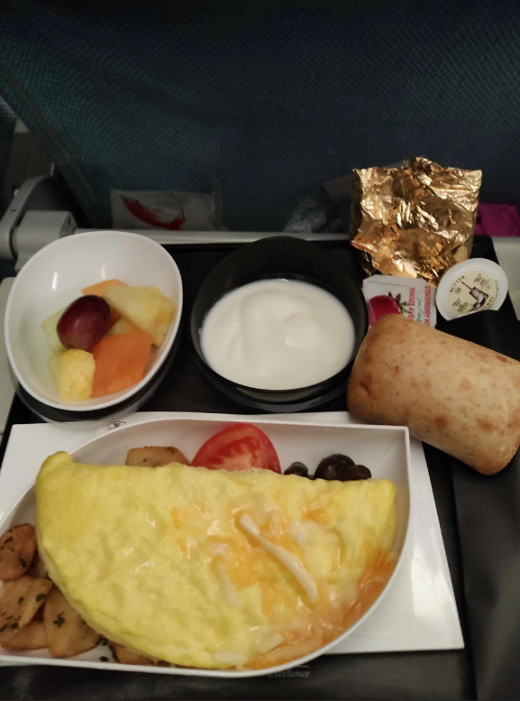 Фото Обслуживание вежливое и корректное. Очень слаженная и спокойная работа бортпроводников.