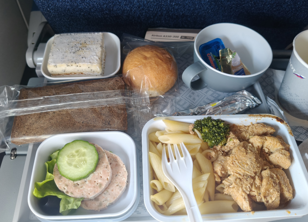 Фото Перелёт «Аэрофлотом» из Южно-Сахалинска в Москву: питание и сервис на борту