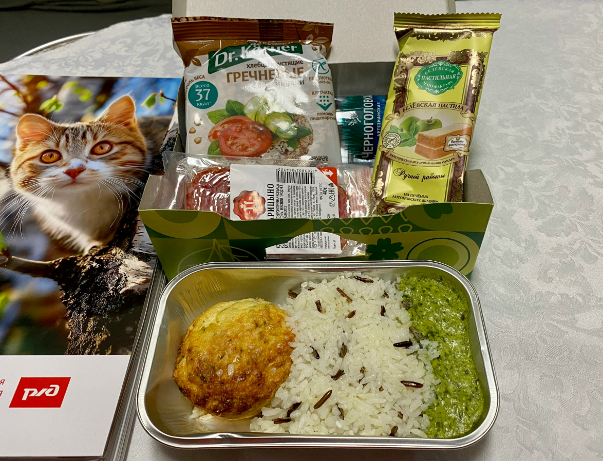 Фото Питание в двухэтажном поезде РЖД «Санкт-Петербург — Мурманск»