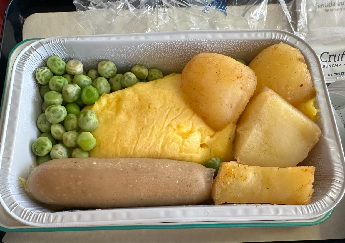 Фото Хорошие перелёты Гарудой на 737-8. Вкусное питание, всё комфортно.