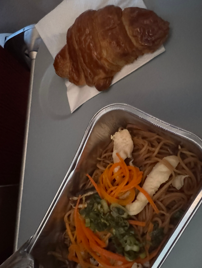 Фото Рейс из Китая в Мексику. Повезло, что борт был заполнен средне.