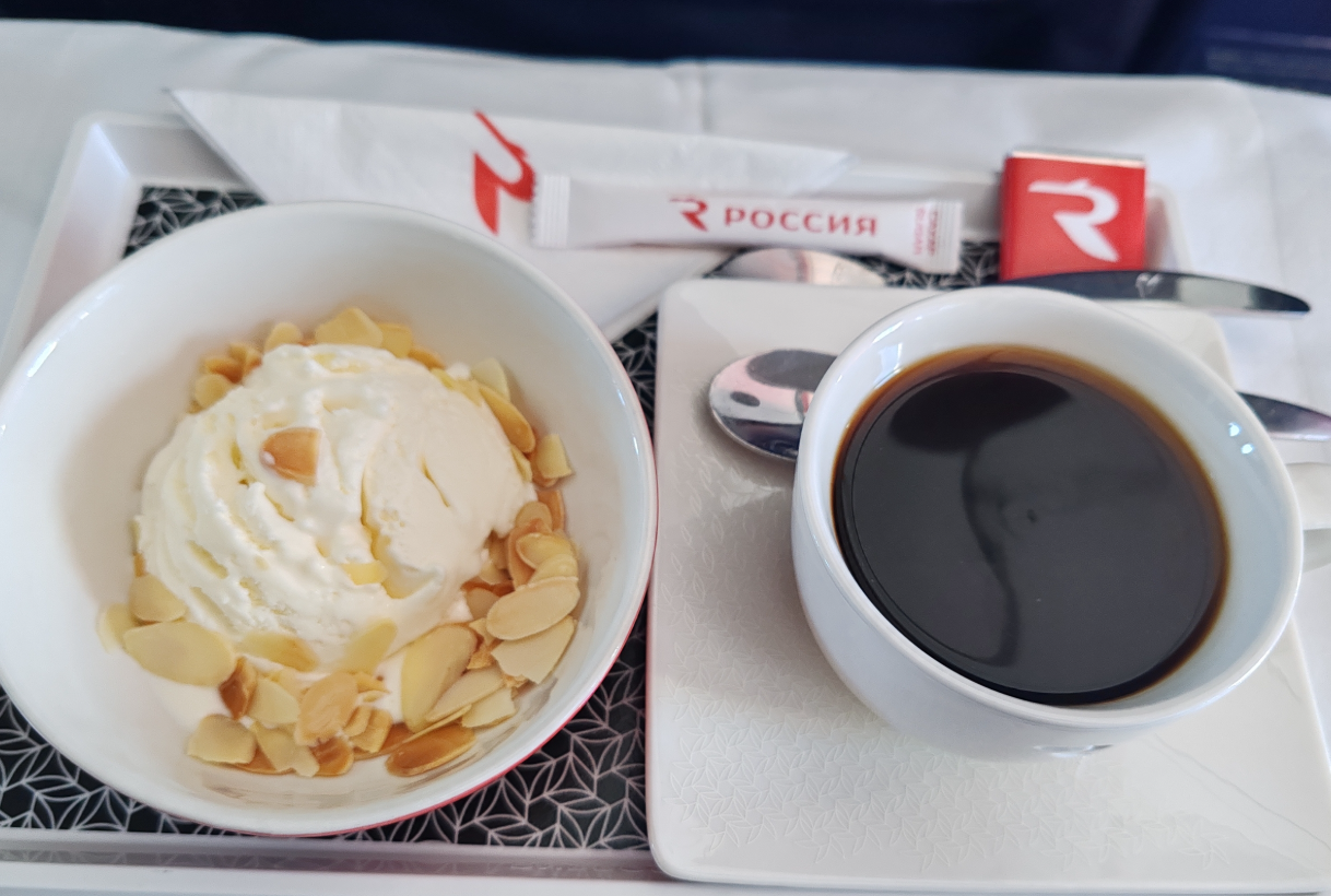 Фото Очень милые бортпроводники. На этом все! Алкоголь весь российский.