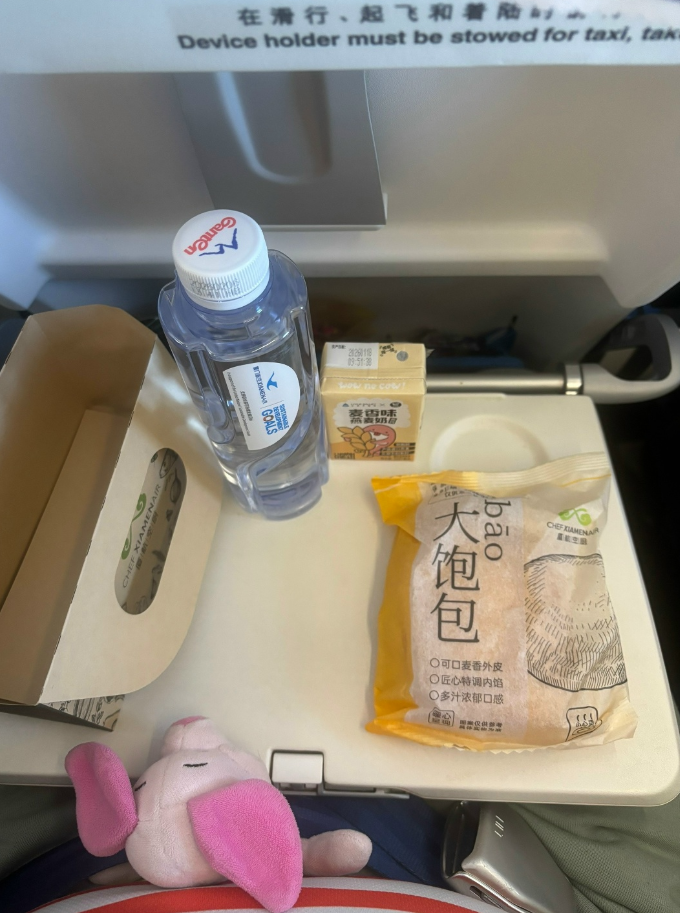 Фото Короткий внутрикитайский перелёт на Xiamen air. Съедобный перекус и спокойный полёт.