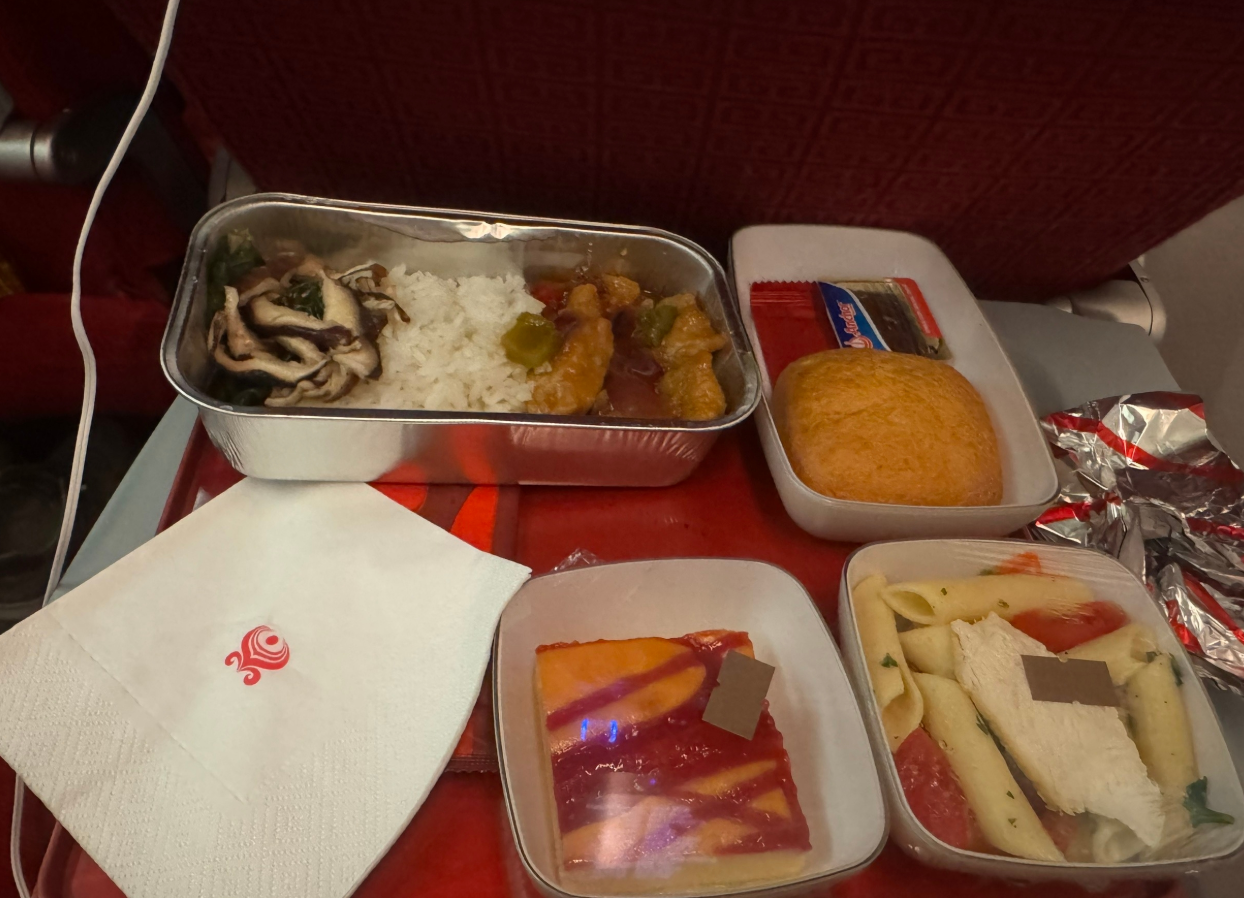 Фото Рейс из Китая в Мексику. Повезло, что борт был заполнен средне.