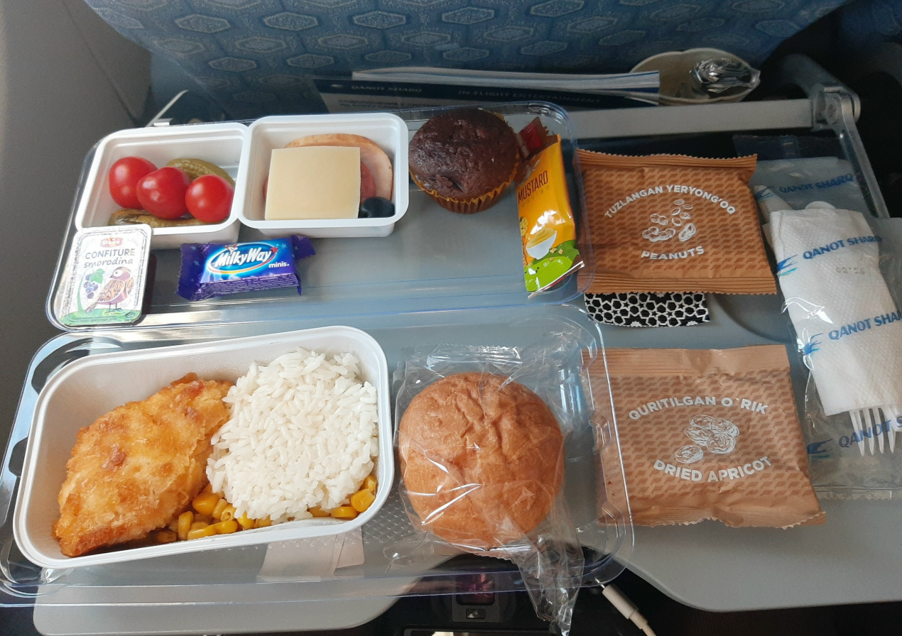 Фото Перелёт и достойное питание у узбекского Qanot Sharq из Турции в Ташкент.