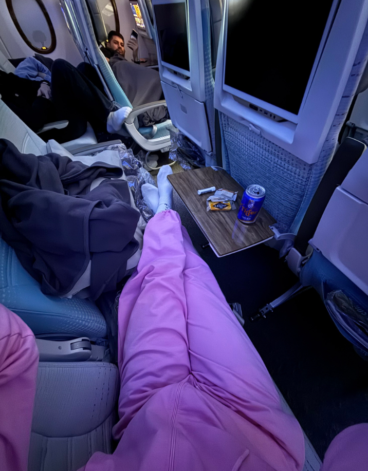 Фото Рейс во Вьетнам через ОАЭ на Эмирейтс. Питание вкусное, алкоголя море.