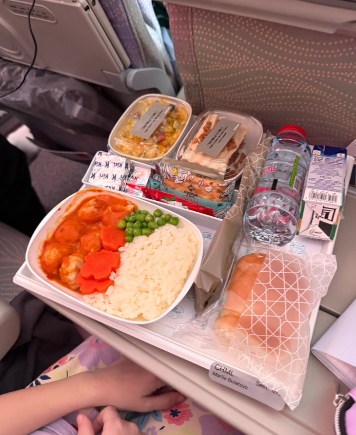 Фото Рейс во Вьетнам через ОАЭ на Эмирейтс. Питание вкусное, алкоголя море.