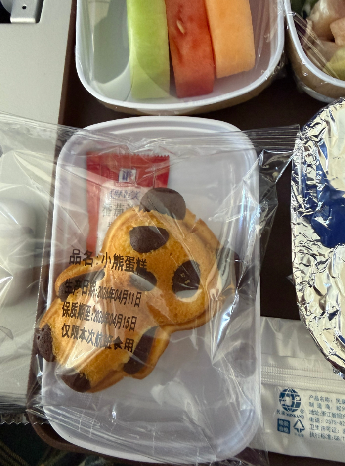 Фото Классичесский рейс в Пекин из Москвы. Подлокотники скрипели, многое что обшарпанное. Но всё было вкусное.